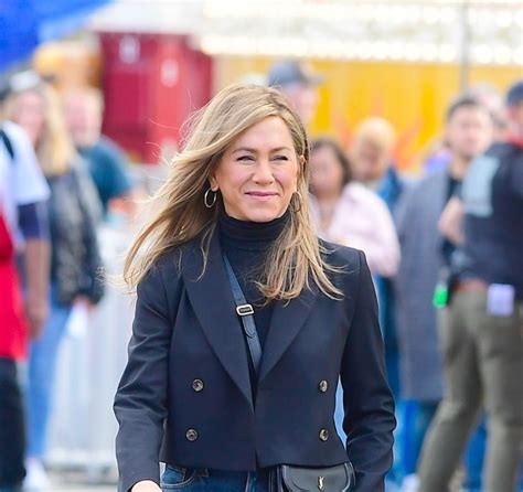 Jennifer Aniston’s Everyday Handbags Are Proof Of Her Sensible 